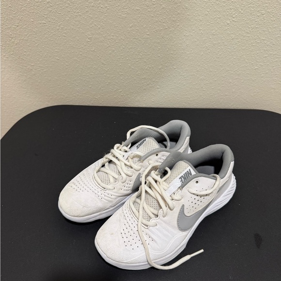 Kids White and Gray Turf Baseball Shoes - Picture 4 of 4